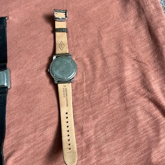 Bundle of 3: Kenneth Cole, PUMA, Fossil Leather Watches - Picture 6 of 6